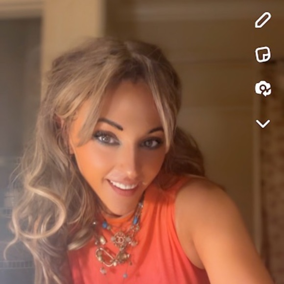 Meet your Posher, Francesca - Picture 1 of 1